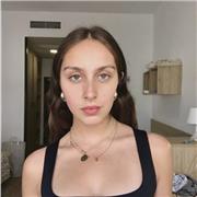 Doy clases de inglés, tengo un C1, en proceso de sacarme el C2, lo domino perfectamente ya que mi madre es inglesa